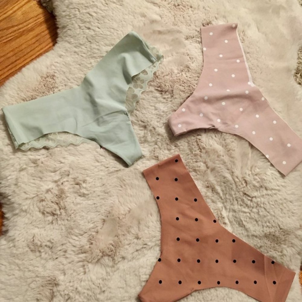 VICTORIA'S SECRET Thongs